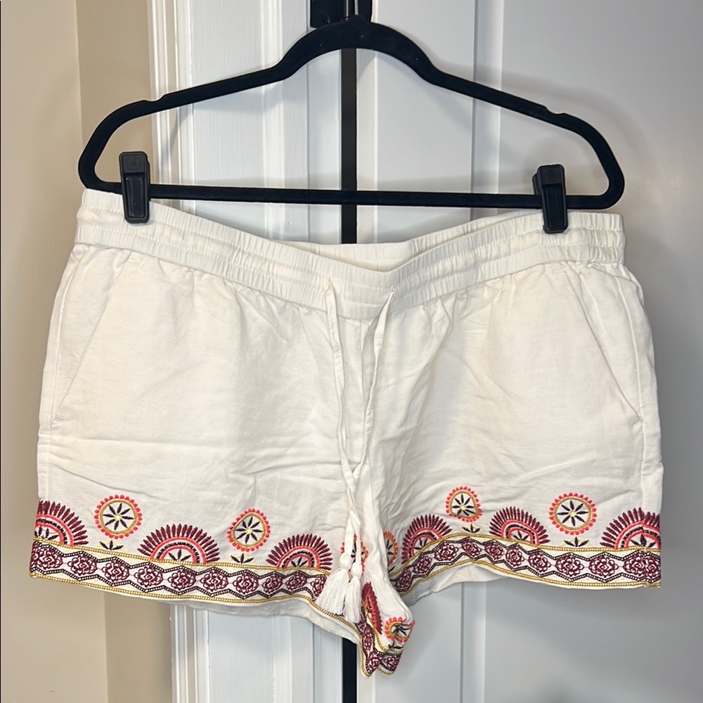 LOFT White Embroidered Women's Cargo Shorts